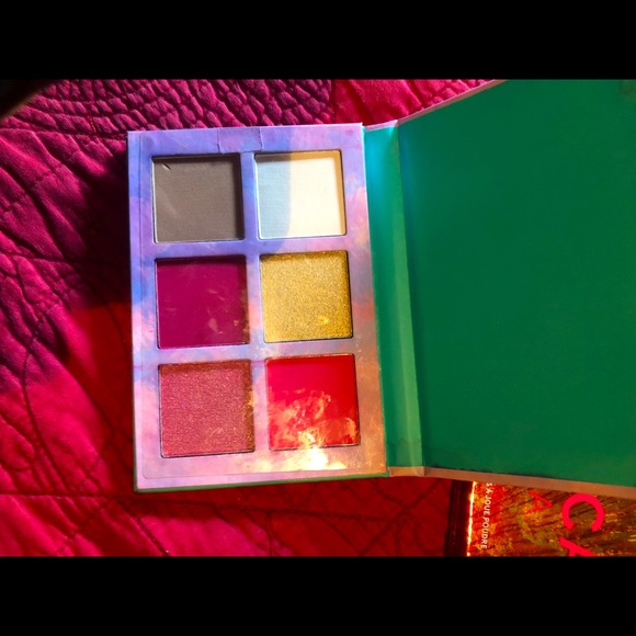 Revolution Makeup London “Manifest Boo” Shadow Palette - Picture 2 of 3